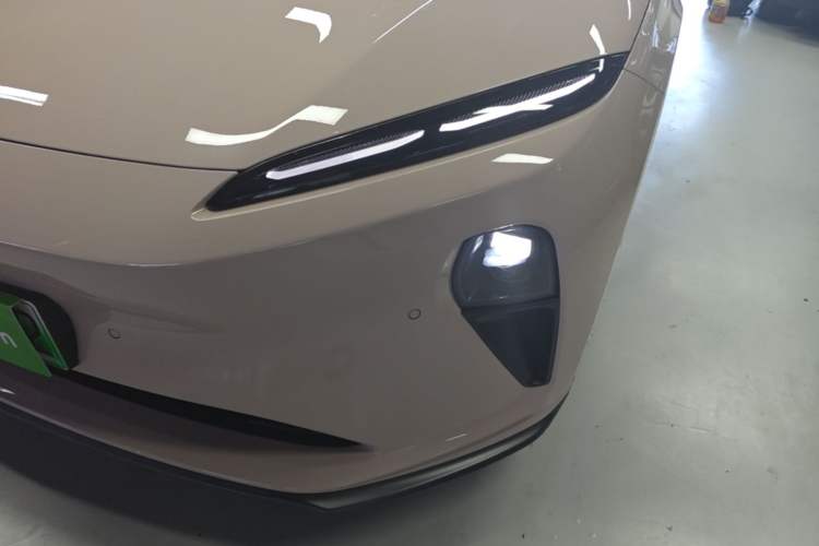Used Nio ET5 2024 75 kWh Left Front Headlight
