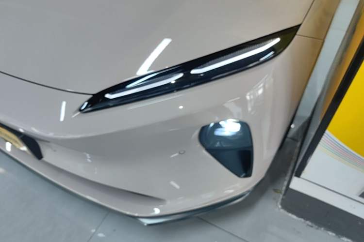 Used Nio ET5 2024 75 kWh Left Front Headlight