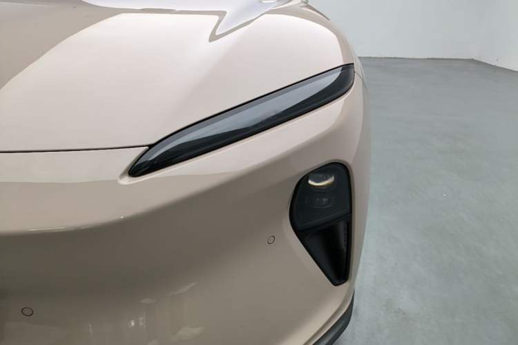 Used Nio ET5 2024 75 kWh Left Front Headlight