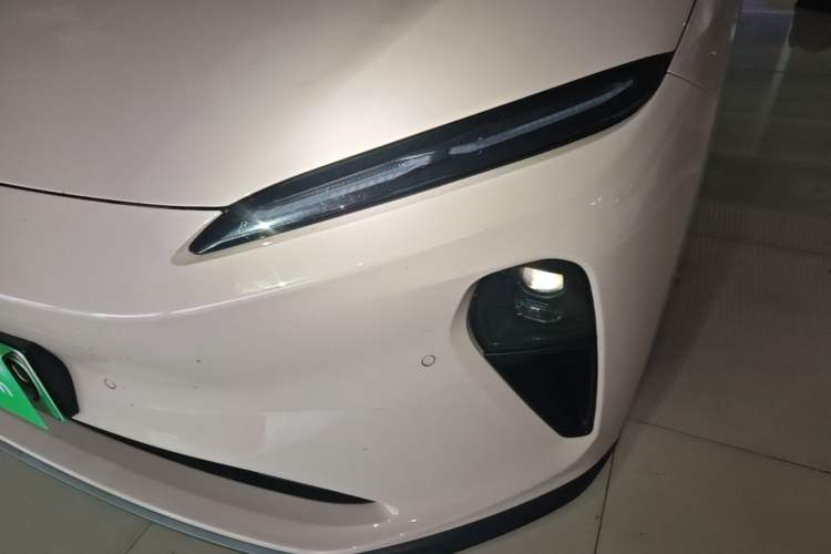 Used Nio ET5 2024 75 kWh Left Front Headlight