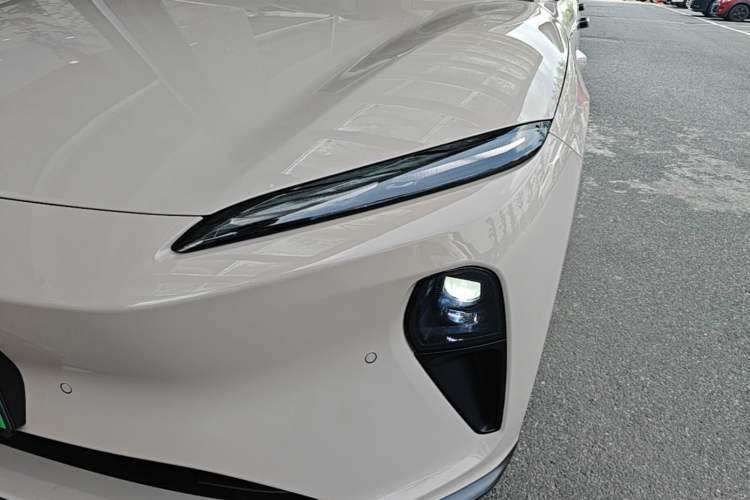 Used Nio ET5 2024 75 kWh Left Front Headlight