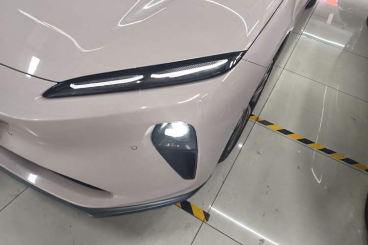 Used Nio ET5 2024 75 kWh Left Front Headlight