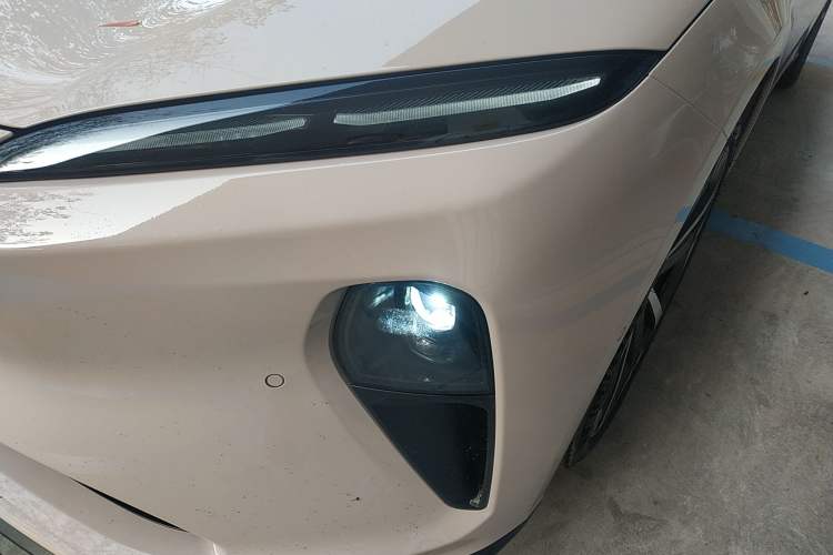 Used Nio ET5 2024 75 kWh Left Front Headlight