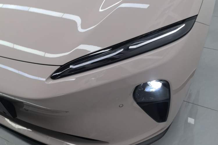 Used Nio ET5 2024 75 kWh Left Front Headlight