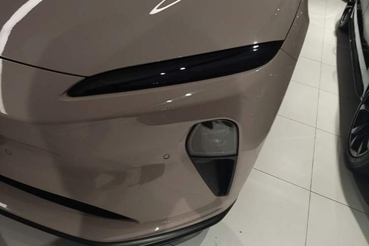 Used Nio ET5 2024 75 kWh Left Front Headlight