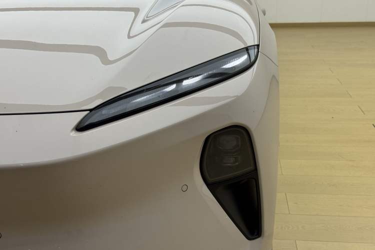 Used Nio ET5 2024 75 kWh Left Front Headlight