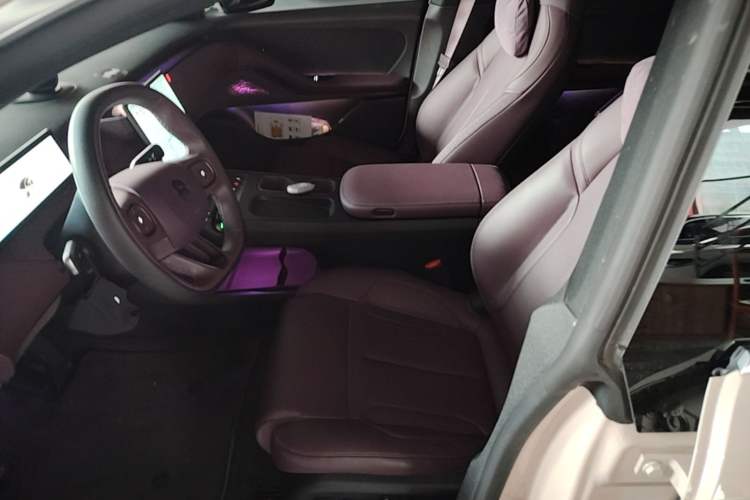 Used Nio ET5 2024 75 kWh Left Front Seat