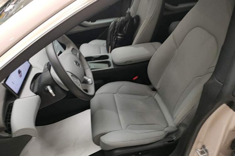 Used Nio ET5 2024 75 kWh Left Front Seat