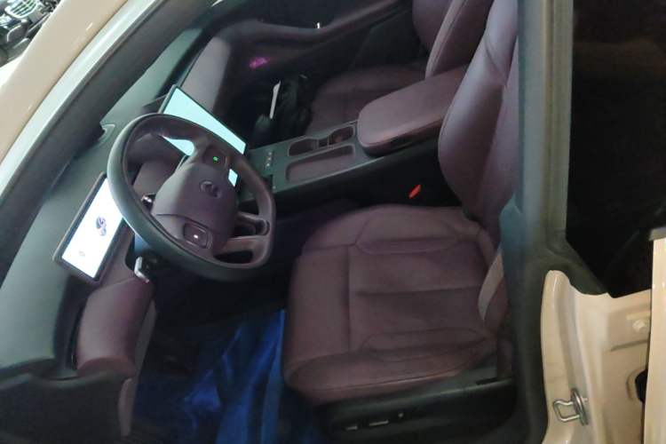 Used Nio ET5 2024 75 kWh Left Front Seat