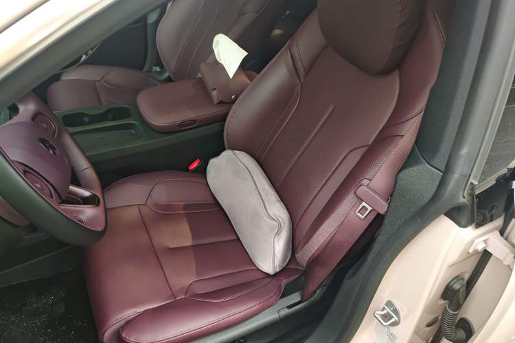 Used Nio ET5 2024 75 kWh Left Front Seat