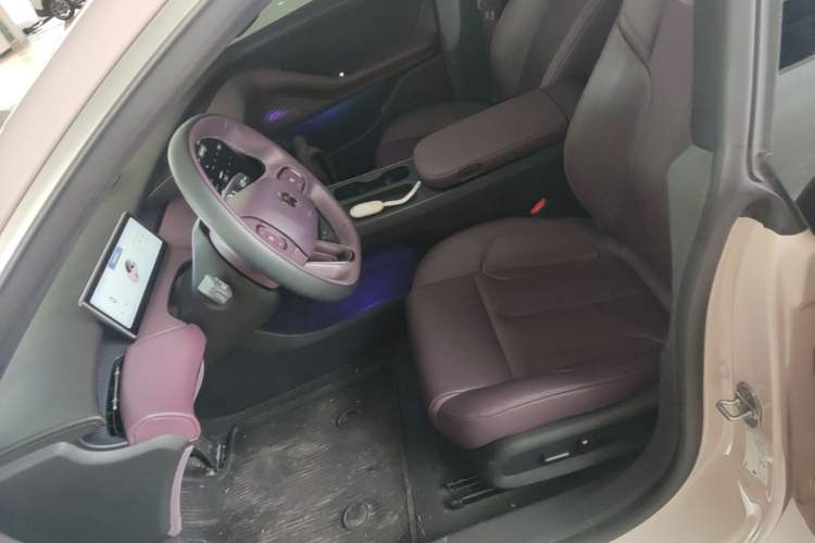 Used Nio ET5 2024 75 kWh Left Front Seat