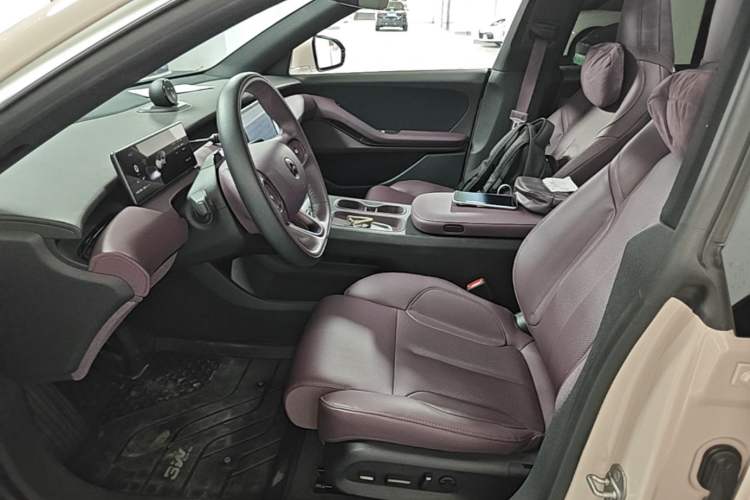 Used Nio ET5 2024 75 kWh Left Front Seat