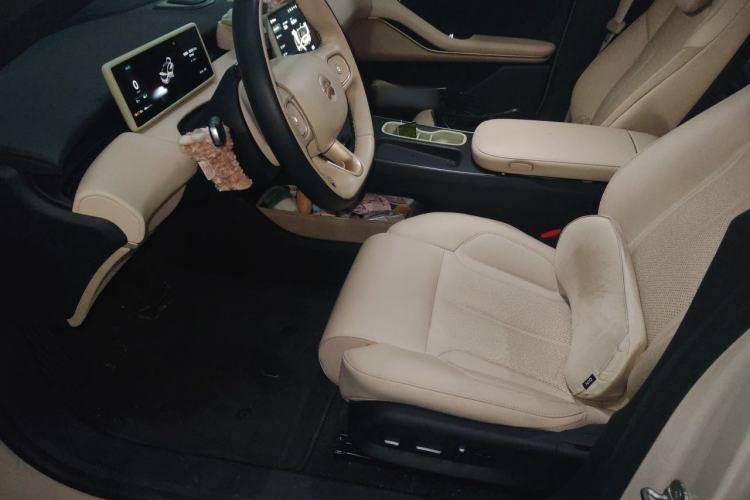 Used Nio ET5 2024 75 kWh Left Front Seat