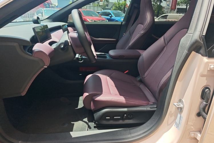 Used Nio ET5 2024 75 kWh Left Front Seat