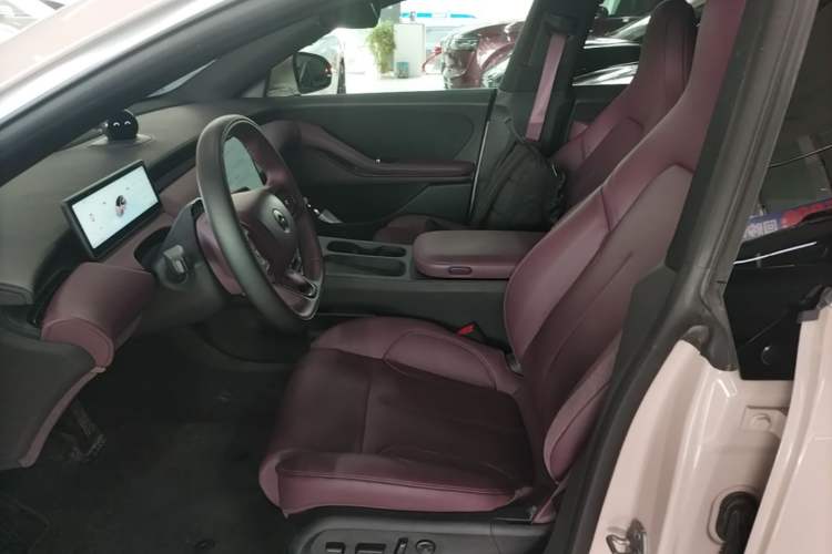Used Nio ET5 2024 75 kWh Left Front Seat