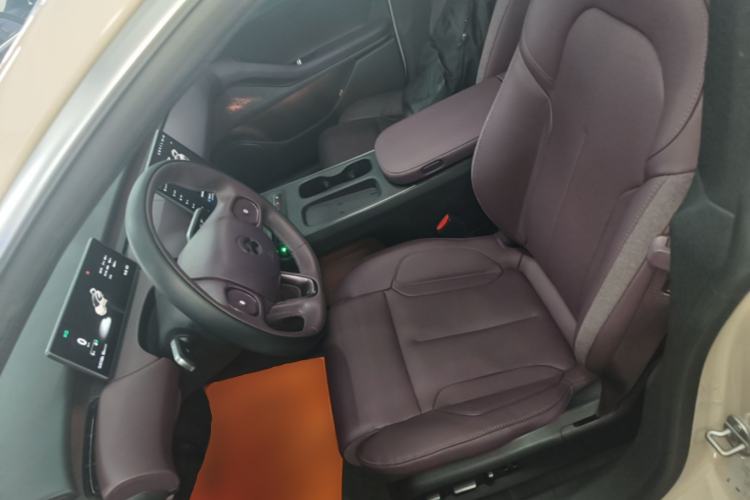 Used Nio ET5 2024 75 kWh Left Front Seat