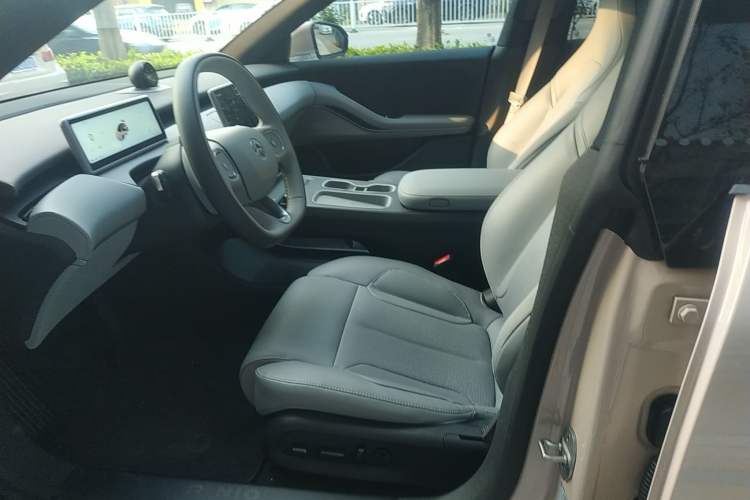 Used Nio ET5 2024 75 kWh Left Front Seat