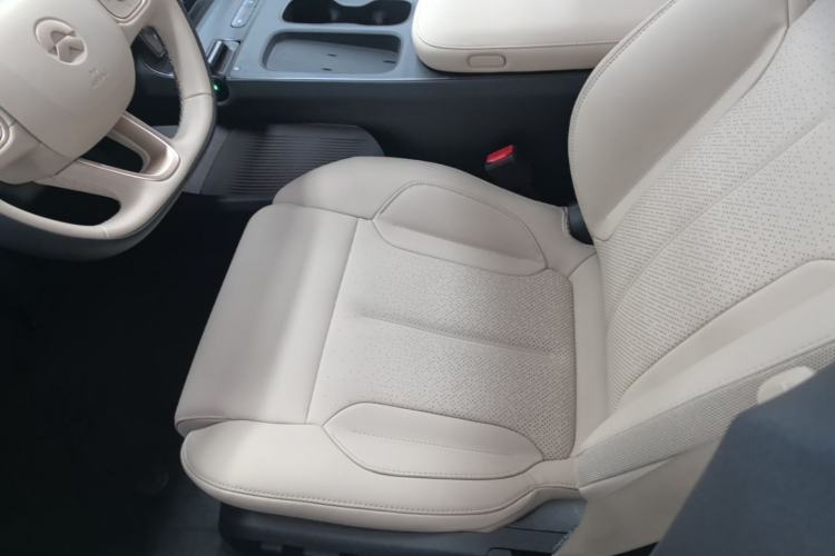 Used Nio ET5 2024 75 kWh Left Front Seat