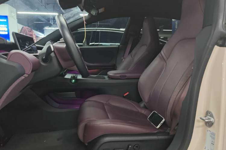 Used Nio ET5 2024 75 kWh Left Front Seat