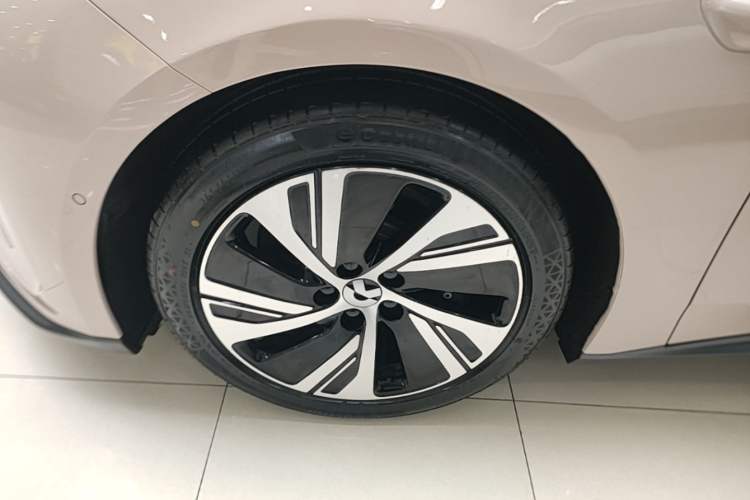 Used Nio ET5 2024 75 kWh Left Front Wheel Hub