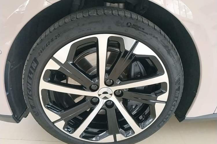 Used Nio ET5 2024 75 kWh Left Front Wheel Hub
