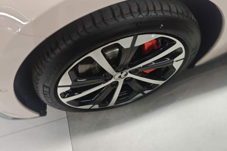 Used Nio ET5 2024 75 kWh Left Front Wheel Hub