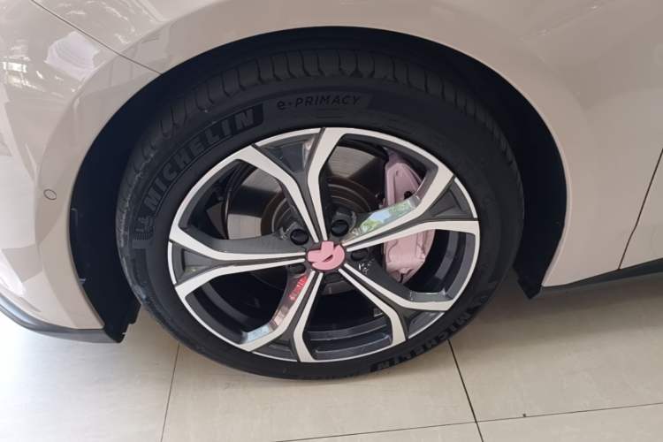 Used Nio ET5 2024 75 kWh Left Front Wheel Hub