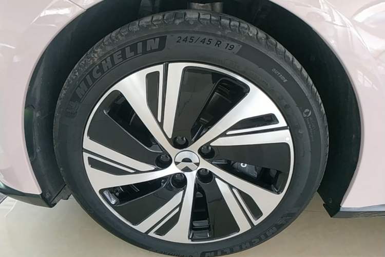 Used Nio ET5 2024 75 kWh Left Front Wheel Hub
