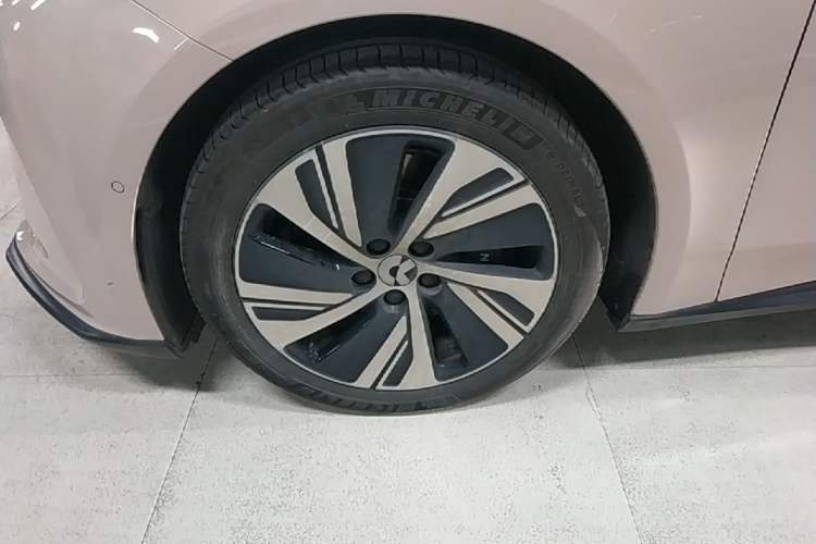 Used Nio ET5 2024 75 kWh Left Front Wheel Hub