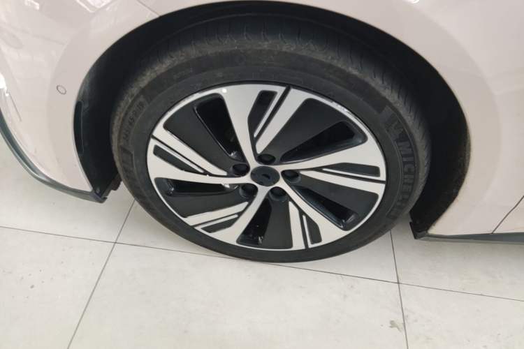 Used Nio ET5 2024 75 kWh Left Front Wheel Hub