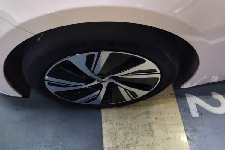 Used Nio ET5 2024 75 kWh Left Front Wheel Hub