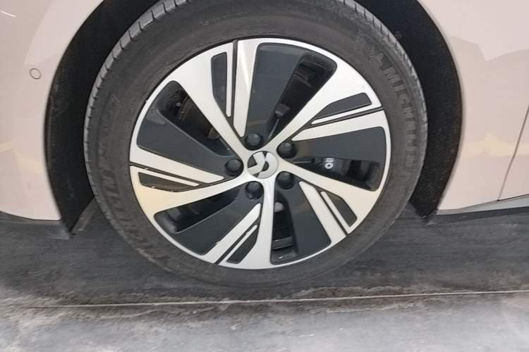 Used Nio ET5 2024 75 kWh Left Front Wheel Hub