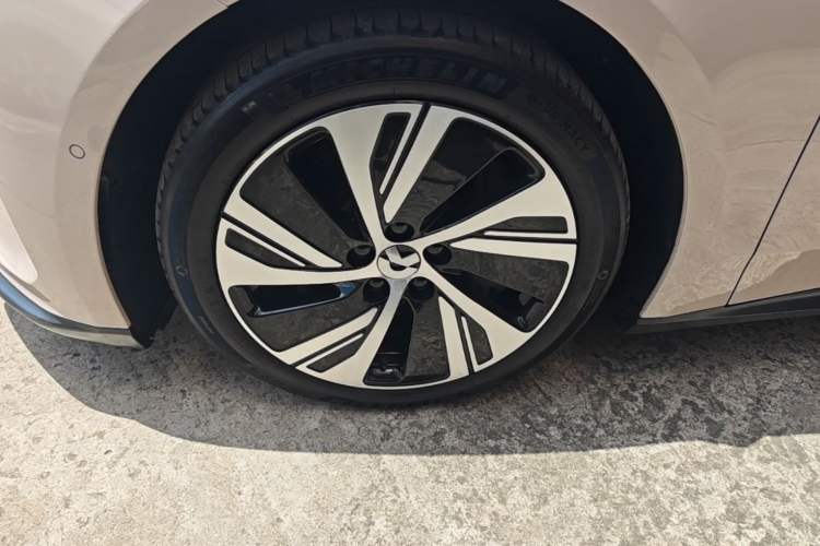 Used Nio ET5 2024 75 kWh Left Front Wheel Hub