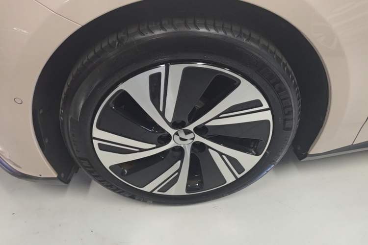 Used Nio ET5 2024 75 kWh Left Front Wheel Hub