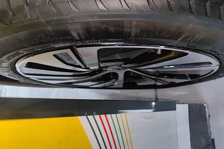 Used Nio ET5 2024 75 kWh Left Front Wheel Hub