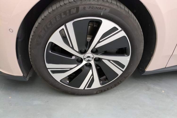 Used Nio ET5 2024 75 kWh Left Front Wheel Hub