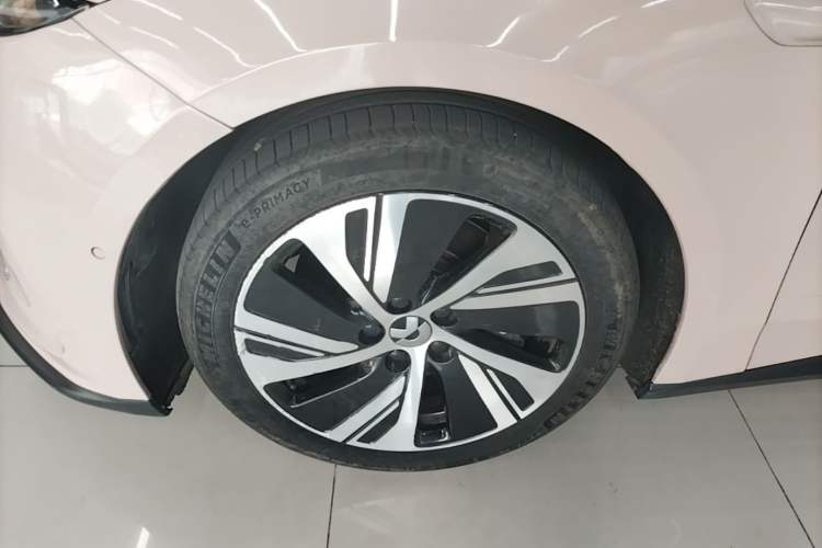 Used Nio ET5 2024 75 kWh Left Front Wheel Hub