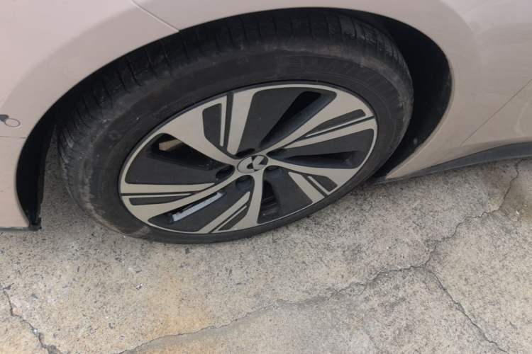 Used Nio ET5 2024 75 kWh Left Front Wheel Hub