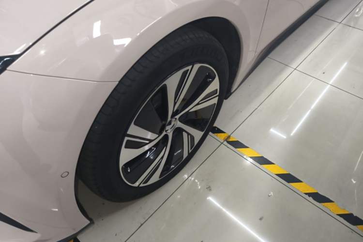 Used Nio ET5 2024 75 kWh Left Front Wheel Hub