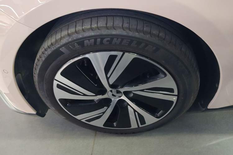 Used Nio ET5 2024 75 kWh Left Front Wheel Hub