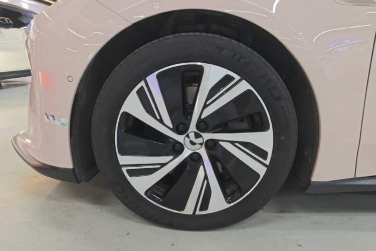 Used Nio ET5 2024 75 kWh Left Front Wheel Hub