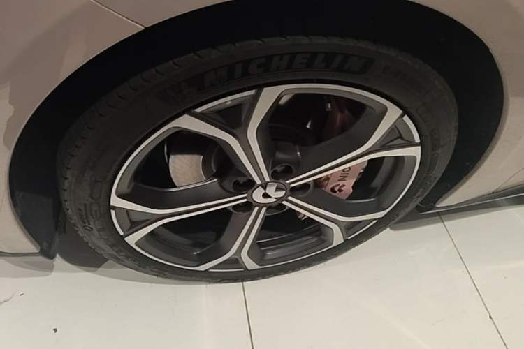 Used Nio ET5 2024 75 kWh Left Front Wheel Hub