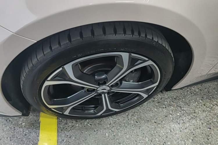 Used Nio ET5 2024 75 kWh Left Front Wheel Hub