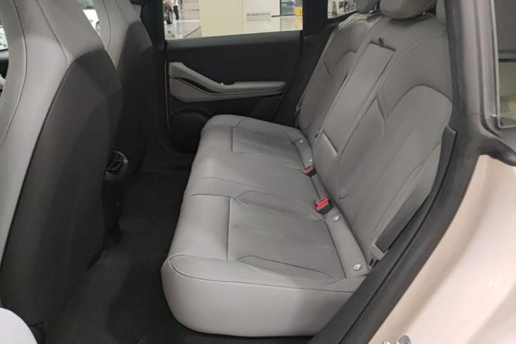 Used Nio ET5 2024 75 kWh Left Rear Seat