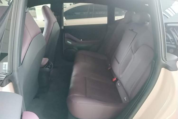 Used Nio ET5 2024 75 kWh Left Rear Seat