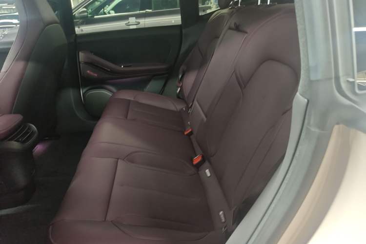 Used Nio ET5 2024 75 kWh Left Rear Seat