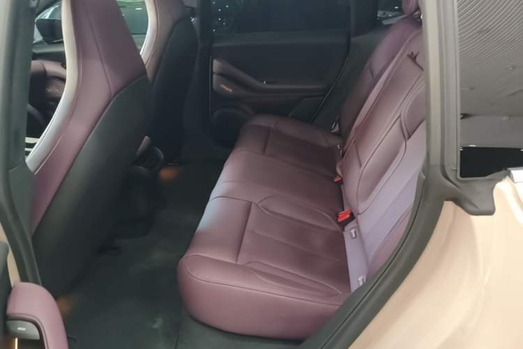 Used Nio ET5 2024 75 kWh Left Rear Seat
