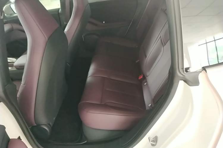 Used Nio ET5 2024 75 kWh Left Rear Seat