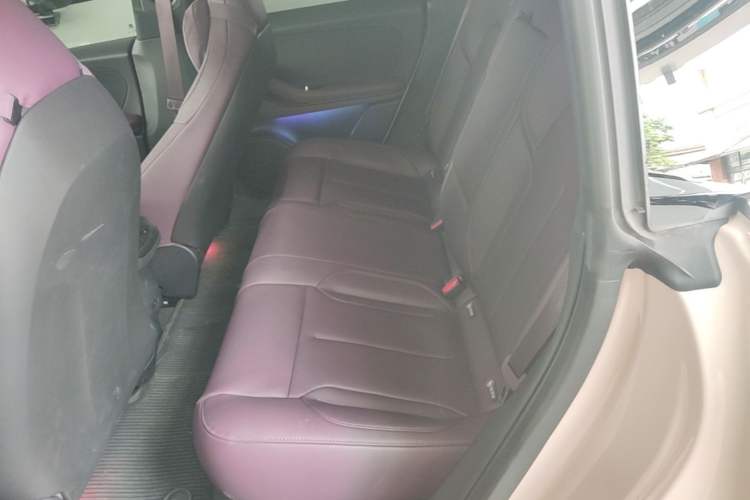 Used Nio ET5 2024 75 kWh Left Rear Seat
