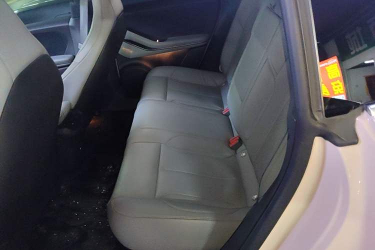 Used Nio ET5 2024 75 kWh Left Rear Seat